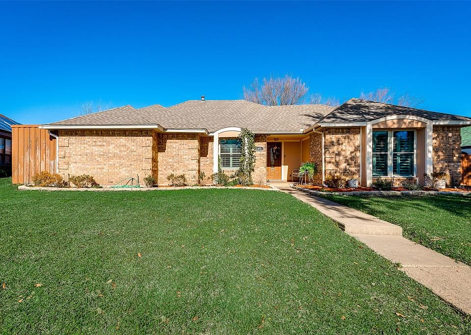 1st image of 2405 Doral