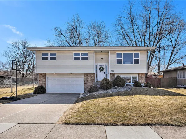 702 Laurel Dr, Dyer, IN 46311