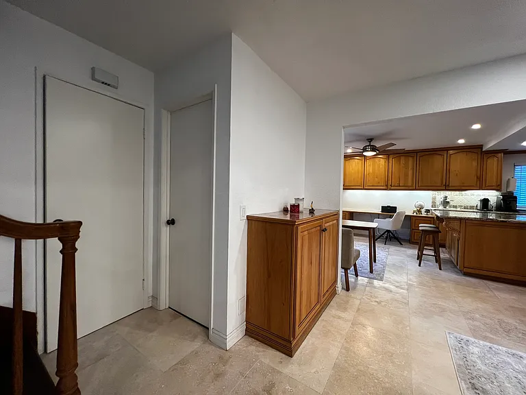 7825 Seaglen Dr — Photo 11