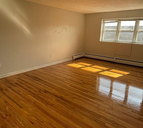 5th image of 295A Elm St #B7