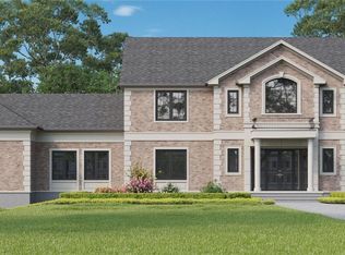 60 Koenig Dr, Syosset, NY 11791