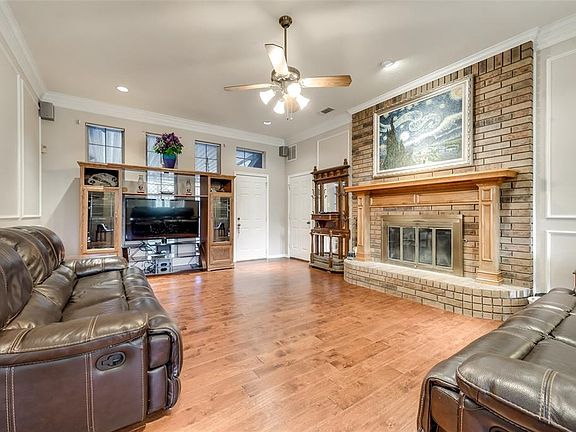 3rd image of 2301 Penrose Dr