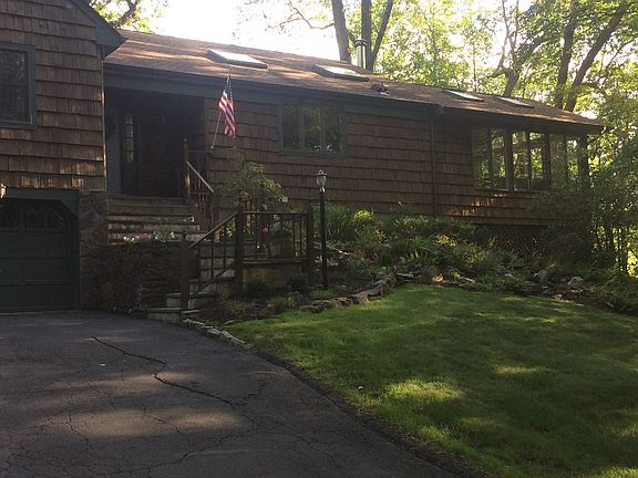 2nd image of 48 Brook Farm Ln