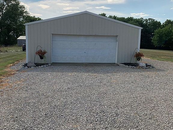3rd image of 607 Clark Ln