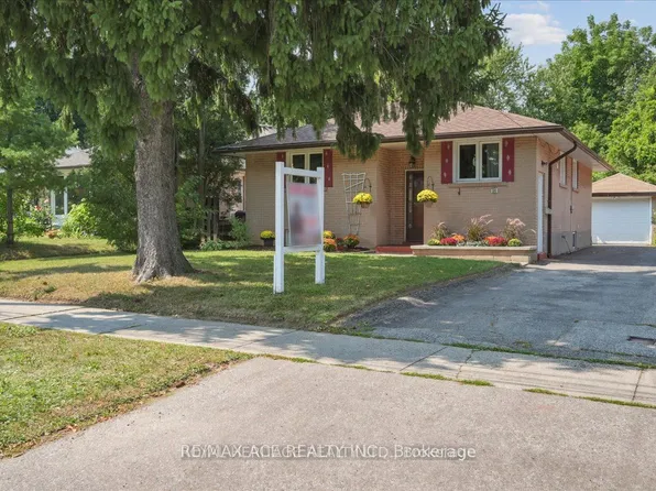 26 Oakridge Dr #Basement, Toronto, ON M1M 2A4