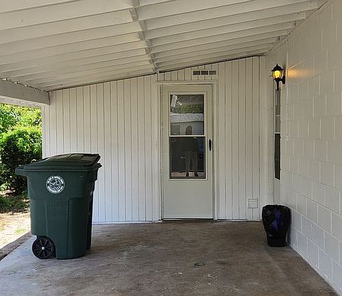 3rd image of 826 N Kottle Cir