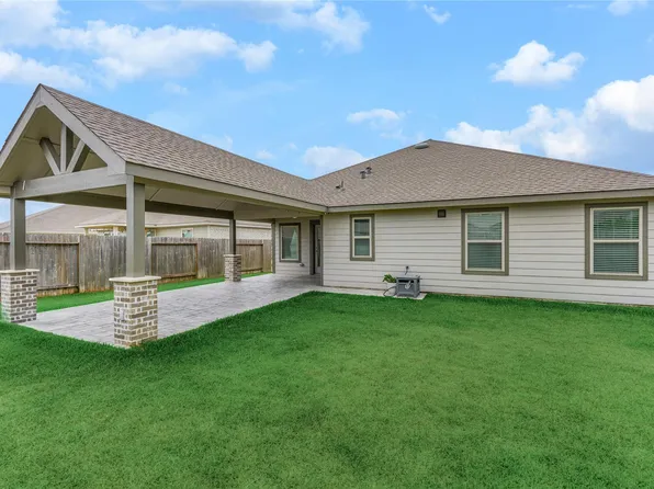 211 Garnett St, Magnolia, TX 77354