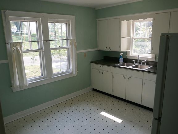 3rd image of 211 N Ann St #B