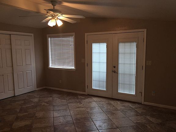 AZ room/back living area