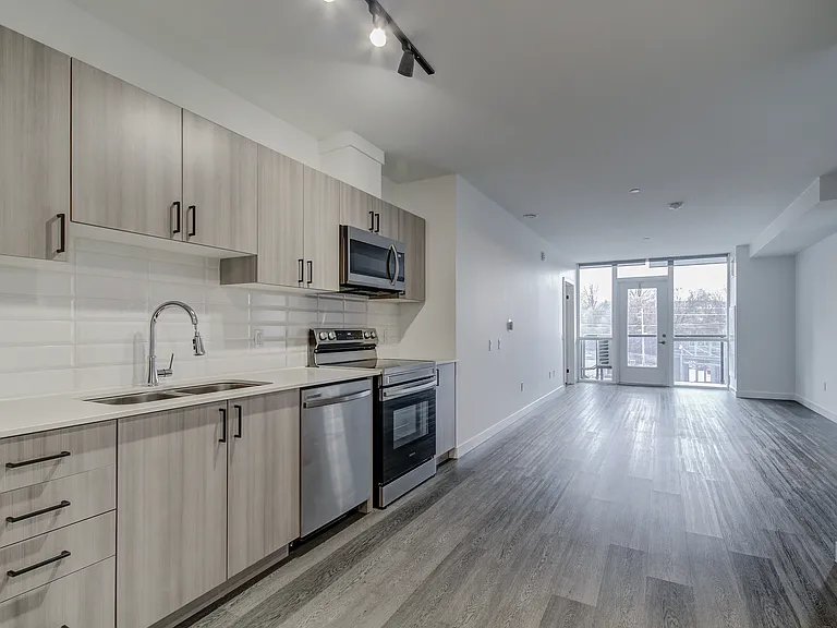 388 King St E #410 — Photo 22