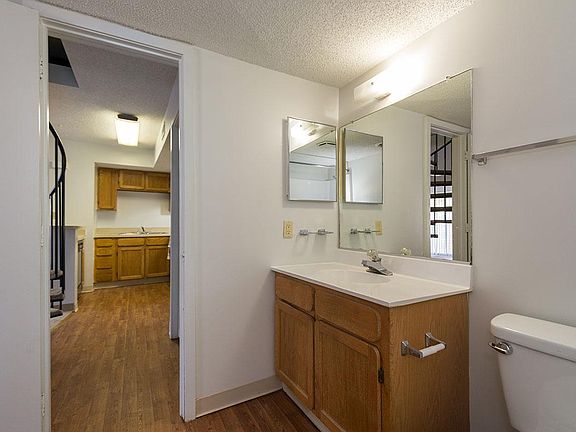 3rd image of 516 Oscar Loop APT 302J