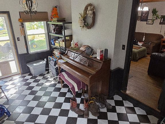 4th image of 105 Millstone Dr
