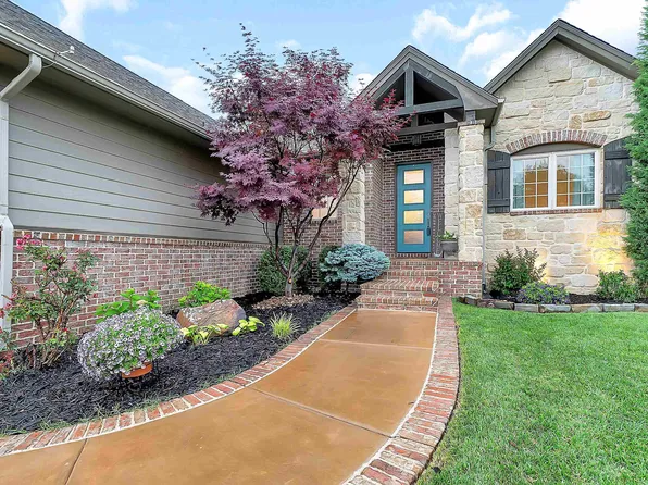 2400 N Fairway Ln, Derby, KS 67037