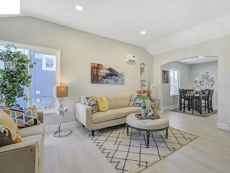2834 Abbey St — Photo 3