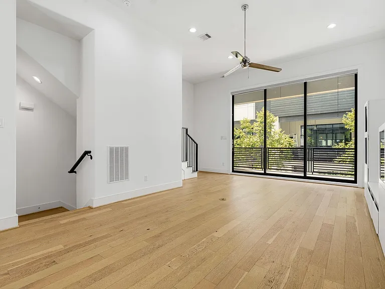 2624 Rusk St — Photo 10