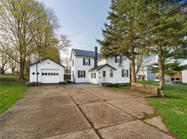 1438 E Main St, Louisville, OH 44641