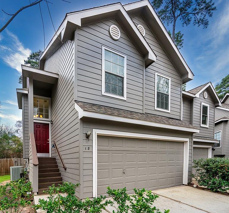 Charming townhome located in The Woodlands on a cul-de-sac.