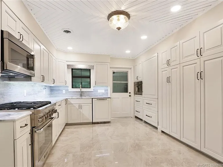 21 Emarita Way — Photo 17