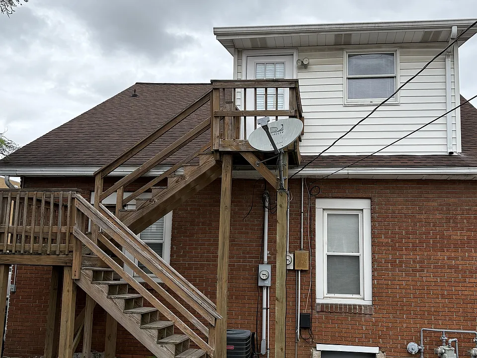 307 1/2 W 6th St