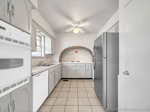 2nd image of 606 Brentwood Dr