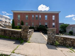 40 School St APT 4, Haverhill, MA 01830