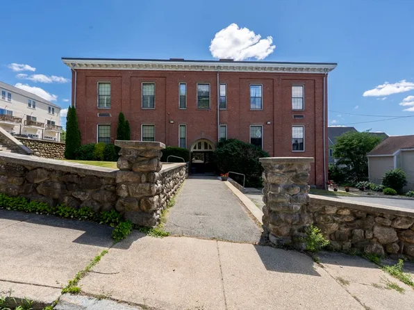 40 School St APT 4, Haverhill, MA 01830