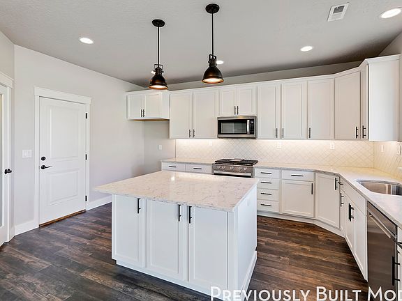 4th image of 543 Summerview Ln