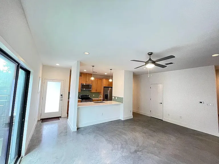 2101 Montopolis Dr #20 — Photo 7