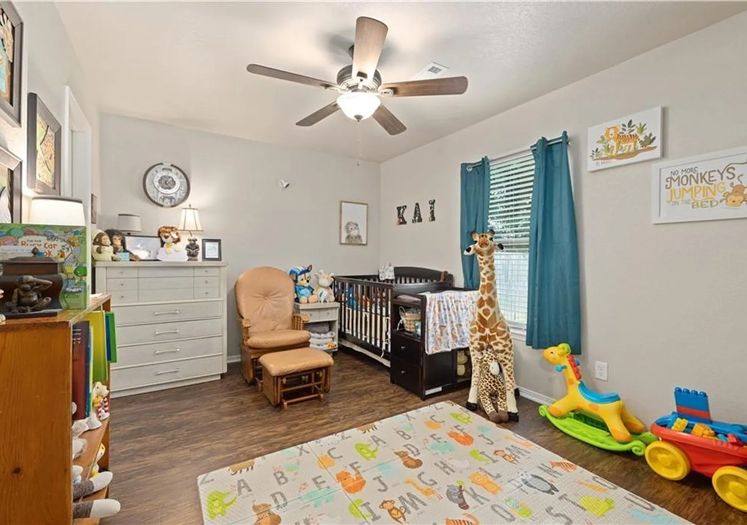 well-kept 3-bedroom, 2-bathroom home — Photo 4