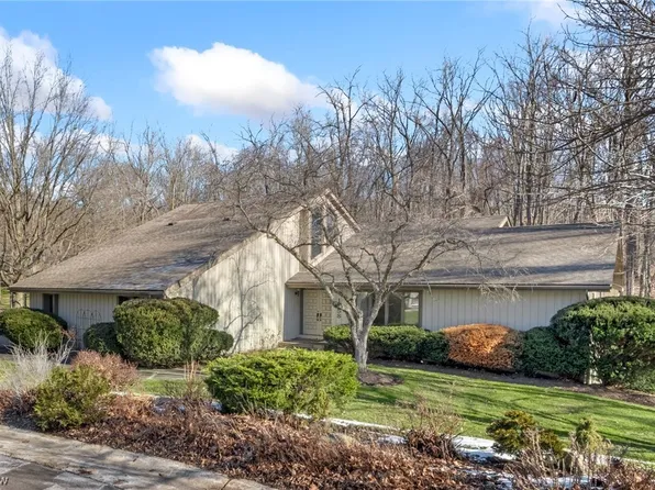 1358 Bobolink Cir, Kent, OH 44240