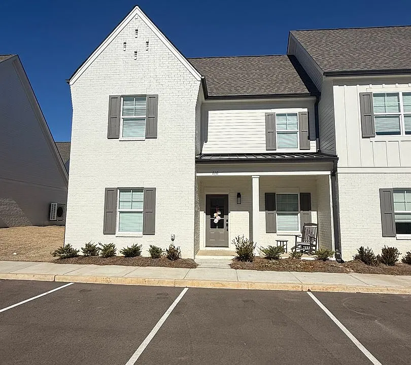 610 Cottage Grove Cir