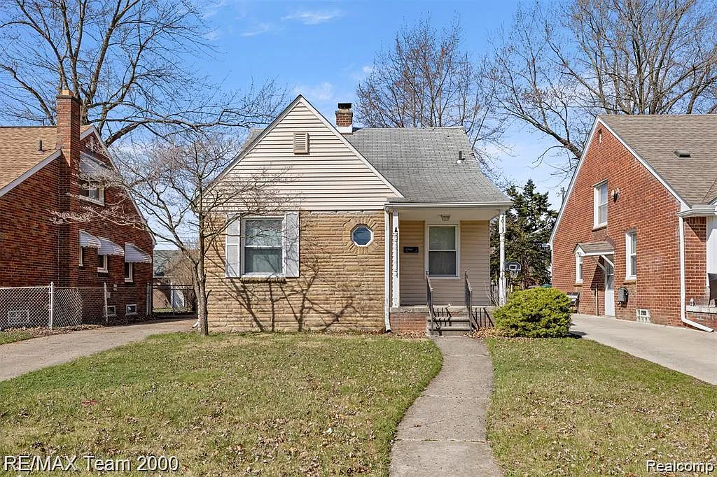 3 bed, 1.5 bath, 1166 sqft, $1,800 — Photo 1
