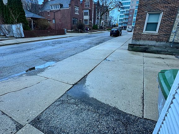 4th image of 1524 N Farwell Ave