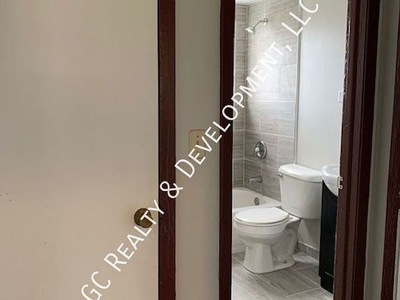 5th image of 342 Wilson Ave APT B