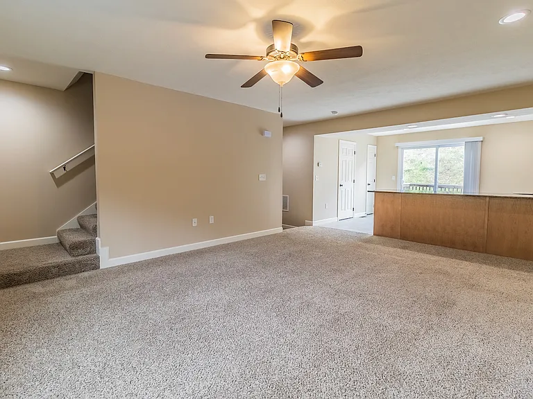 1335 Canyon Rd — Photo 3