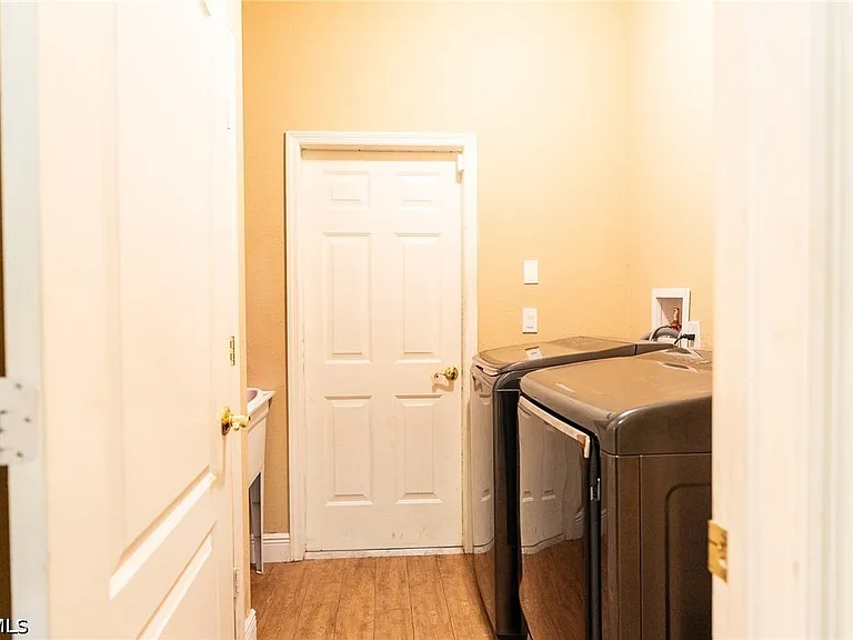 8713 Pegasus Dr — Photo 40