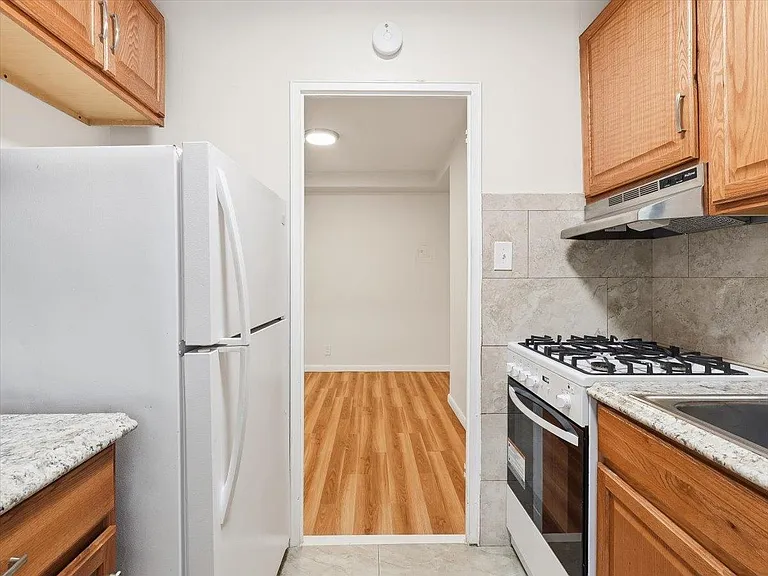 201 Saint Pauls Ave #2M — Photo 9