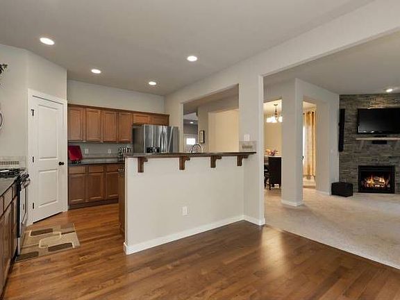 Breakfast Nook w/ Hardwoo