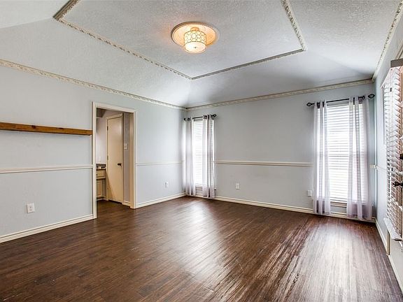 5th image of 1524 Yorkshire Dr