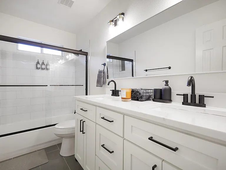 416 Rembert Ct — Photo 40