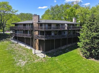 940 Alpine Court, Fontana, WI 53125