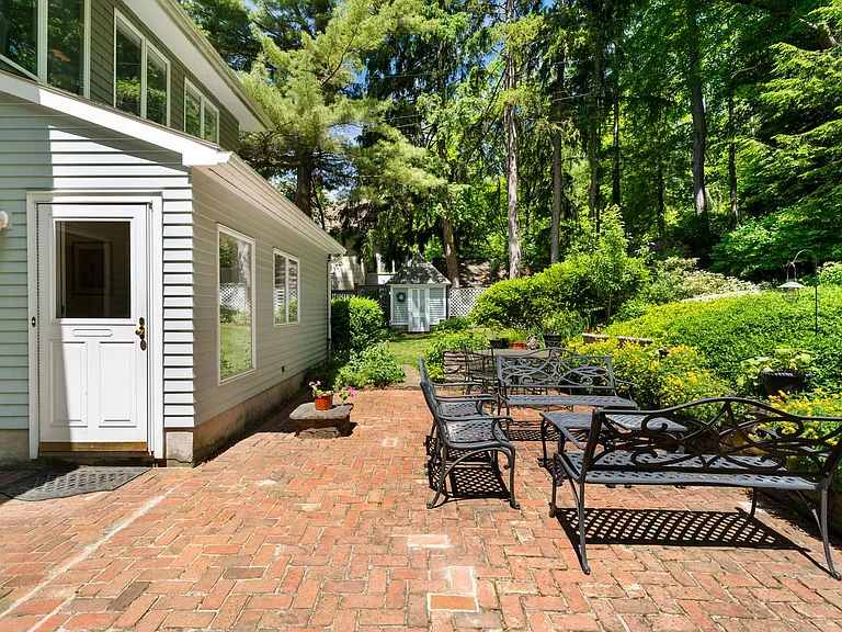 212 Forest Home Dr — Photo 12