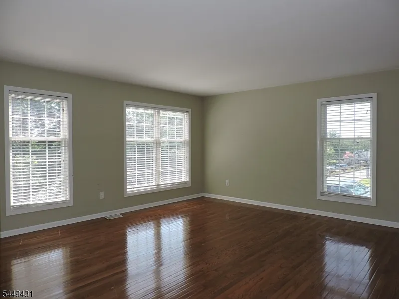 2 bed, 2.5 bath, $4,000 — Photo 4