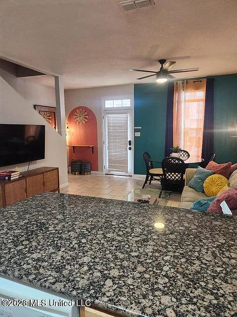 3 bed, 3.0 bath, 1200 sqft, $1,950 — Photo 2