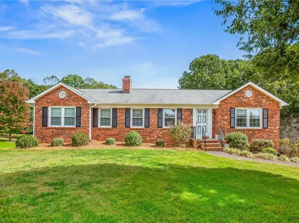 365 Rolling Green Dr, Winston Salem, NC 27107