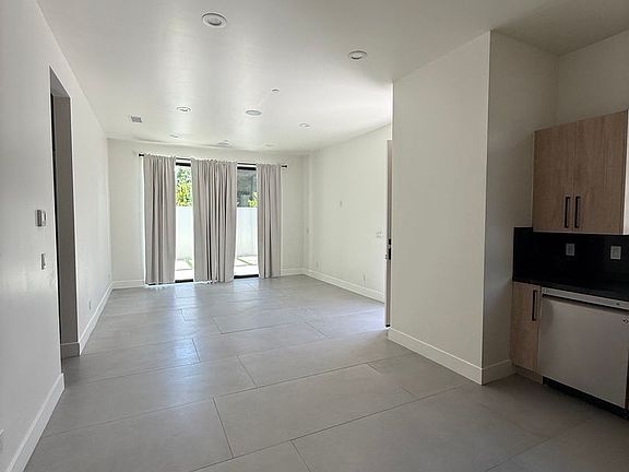 5th image of 22745 Califa St #B