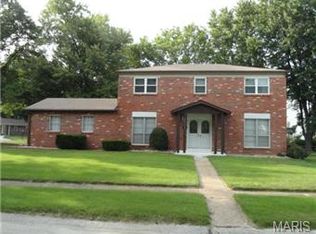 2275 Spoonwood Ln, Florissant, MO 63033