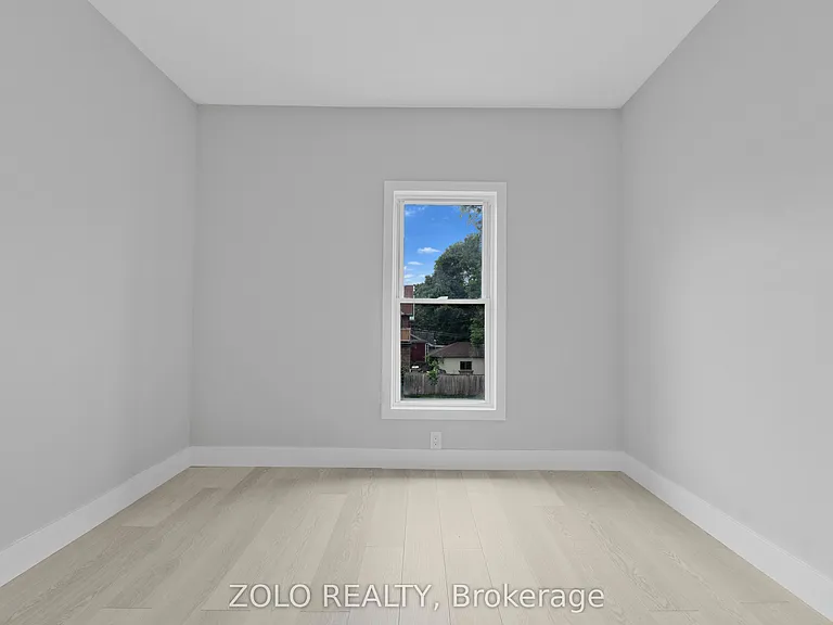 498 Charlotte St — Photo 24