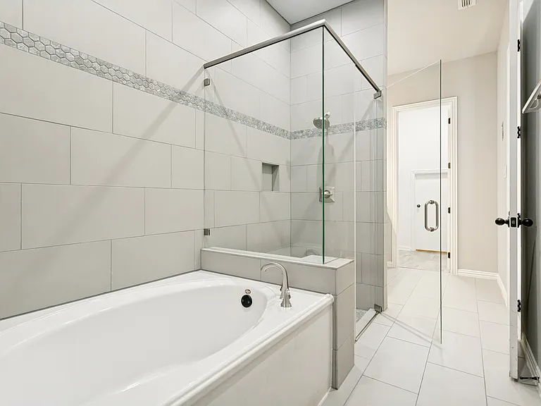 2450 Sunderland Ln — Photo 23