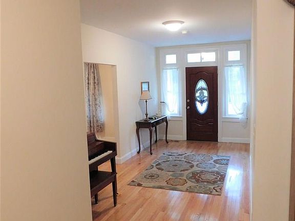 4th image of 316 Henderson St